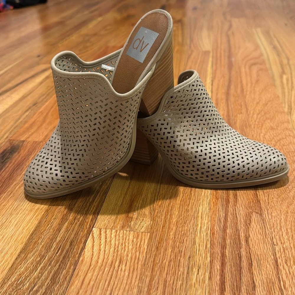 Dolce vita laser cut clogs size 6.5